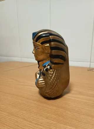 Figura Tutankamón pintada a mano