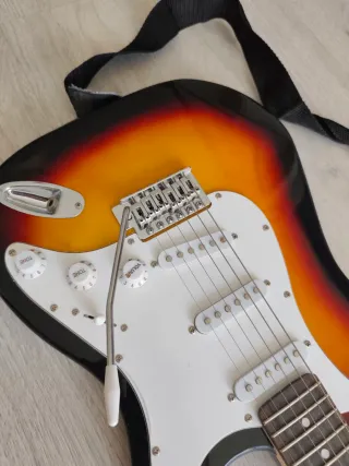 Guitarra Eléctrica Sunburst con Correa