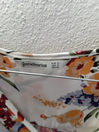 Blusa floral Stradivarius Talla M
