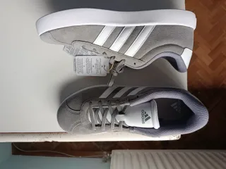 Adidas VL Court 3.0 grises y blancas