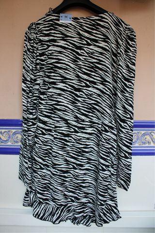 Vestido Bershka estampado cebra talla M