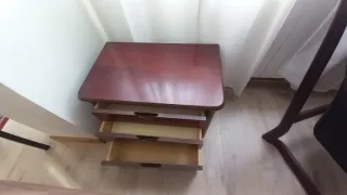 Cajonera de madera marrón