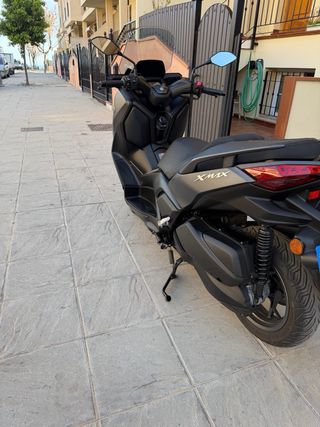 Yamaha XMAX 300 2025 Negra