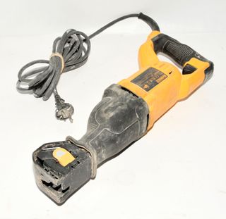 SIERRA SABLE DEWALT DWE305PK