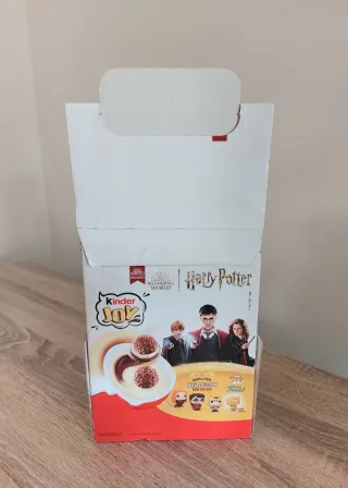 Display promo de Harry Potter, Kinder Joy, 2024