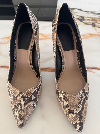 Zapatos de tacón Stradivarius estampado serpiente