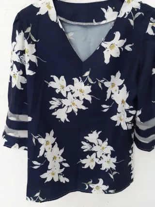 Blusa floral azul y blanca talla XXL