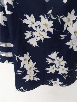 Blusa floral azul y blanca talla XXL