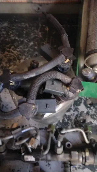 Piezas motor LCH culata completa los 4 inyectores