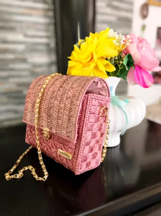 Bolsos de crochet hechos a mano.