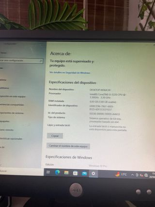 Monitor Dell con su torre y componentes.