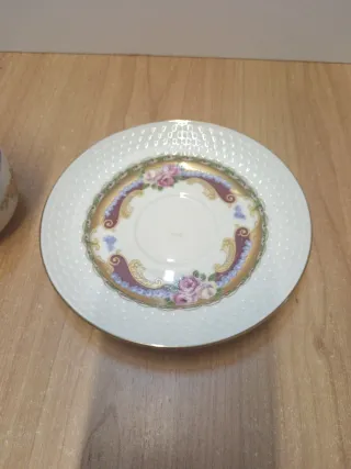 Tazza con piattino decorata