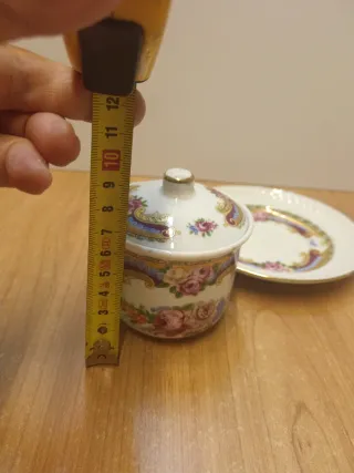 Tazza con piattino decorata