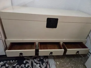 Baúl antiguo de madera y metal