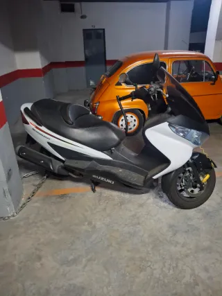 Suzuki Burgman Maxi Scooter Automática