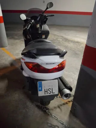 Suzuki Burgman Maxi Scooter Automática