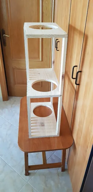 Estantería para gatos de madera con reja