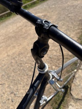 Bicicleta de carretera adaptada con manillar recto