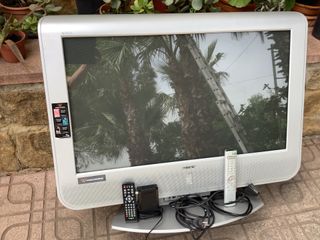 Televisor Sony WEGA con pie
