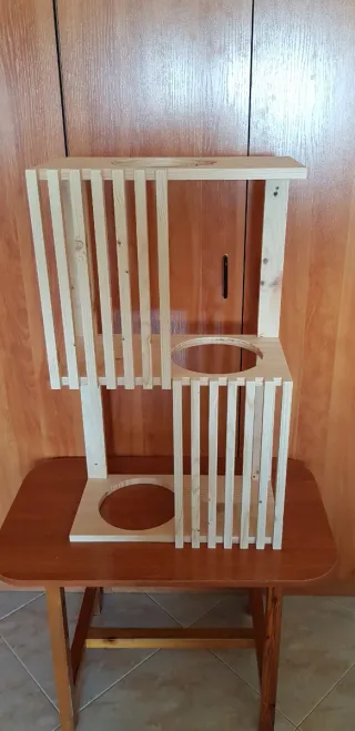 Estantería madera gatos con reja