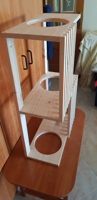 Estantería madera gatos con reja