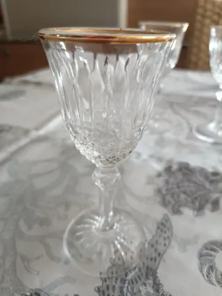 Juego 5 Copas de Agua Talladas Doradas