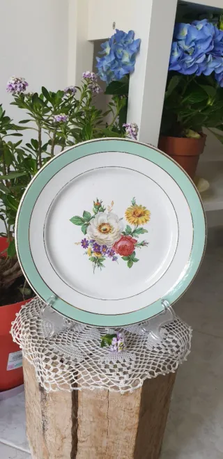 Piatto Bandoviller vintage con fiori
