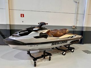 Moto de agua Plata y Negra