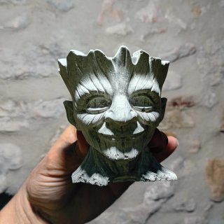 Busto Maceta Piedra Creepy Tree