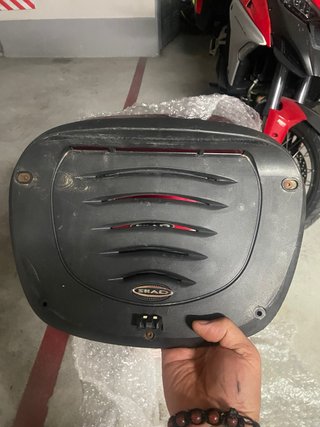 Baúl Moto SHAD Rojo/Plata 2 Cascos