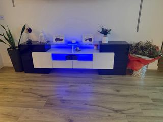 Mueble TV moderno blanco y negro