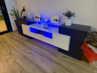 Mueble TV moderno blanco y negro