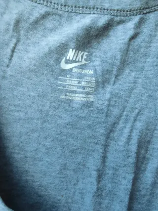 Camiseta sin mangas Nike gris y roja
