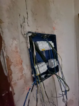 Instalaciones eléctricas y fontanería