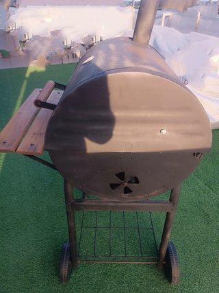 Barbacoa Char-Griller con termómetro.