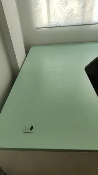 Escritorio profesional con cajonera