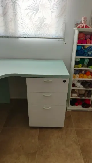 Escritorio profesional con cajonera