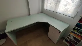 Escritorio profesional con cajonera