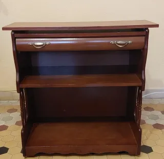 Mesa de Tv de madera con ruedas 12€
