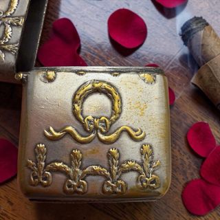 Vesta case antico argentato fine 800 con ghirlande