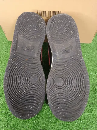 Zapatillas Nike Negras y Rojas