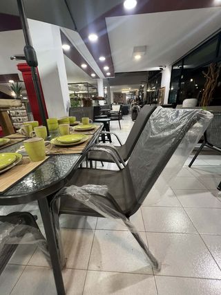 Set exterior mesa 6 sillas y sombrilla