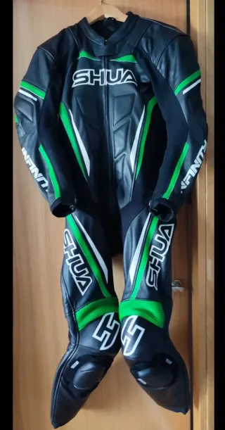 Mono de moto SHUA sportbike negro y verde