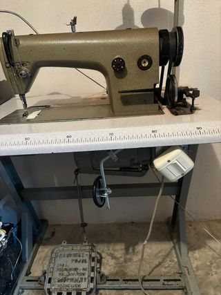 Máquina de coser industrial