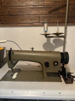 Máquina de coser industrial