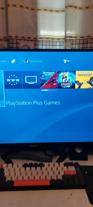 PS4 Fat 1TB Negra + Mando + Cables
