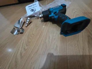 Pistola de calor Makita con accesorios