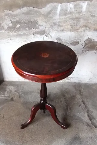 Tavolino rotondo in legno
