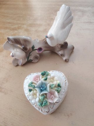 SET DI FIGURE IN RESINA + CESTINO IN METALLO