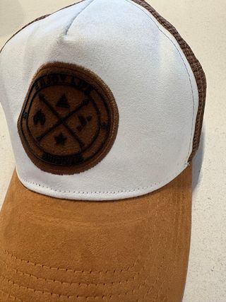 Gorra Trucker Blanca y Marrón